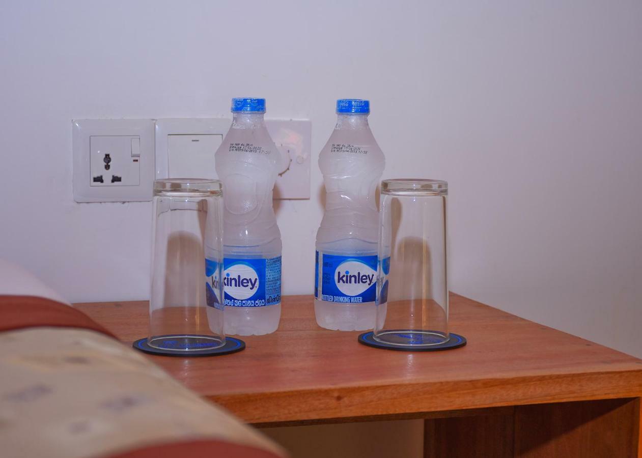Trinco Relax Hut Hotel Trincomalee Bagian luar foto