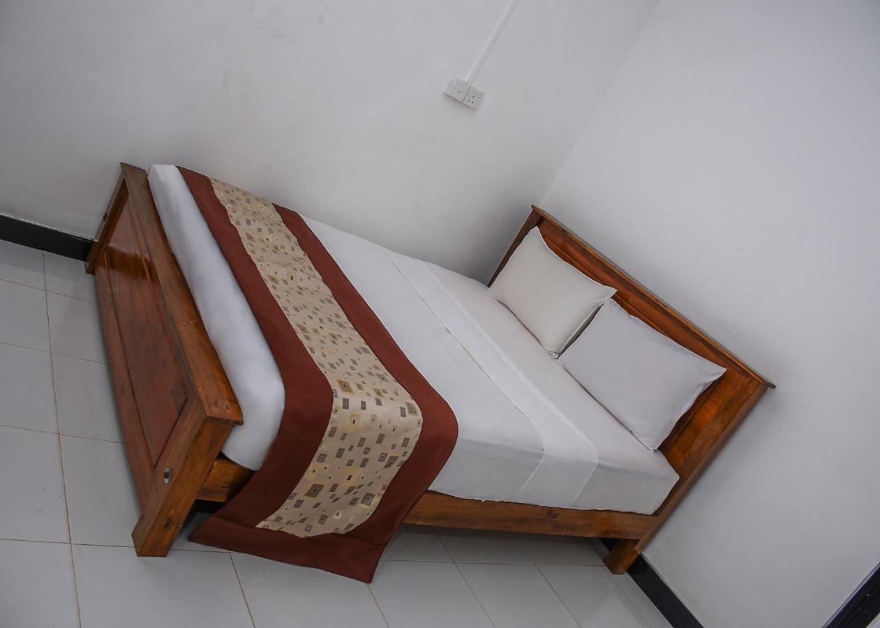 Trinco Relax Hut Hotel Trincomalee Bagian luar foto